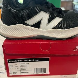 Worn twice - New Balance Youth 4040V7 Turf Trainer